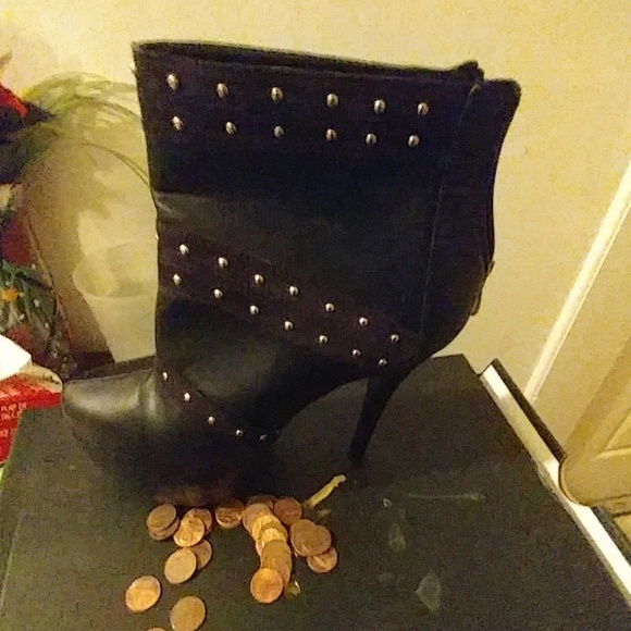 Boots - Picture 4 of 5